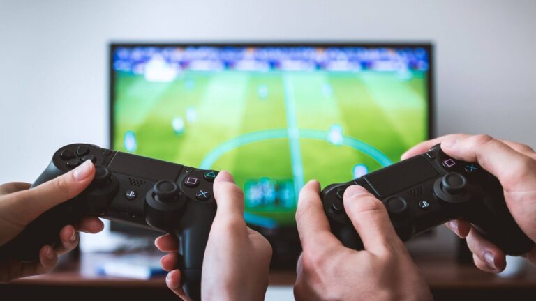 make money playing video games