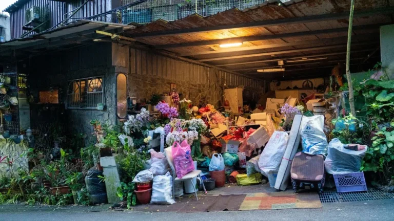 What to Buy at Garage Sales to Sell on eBay